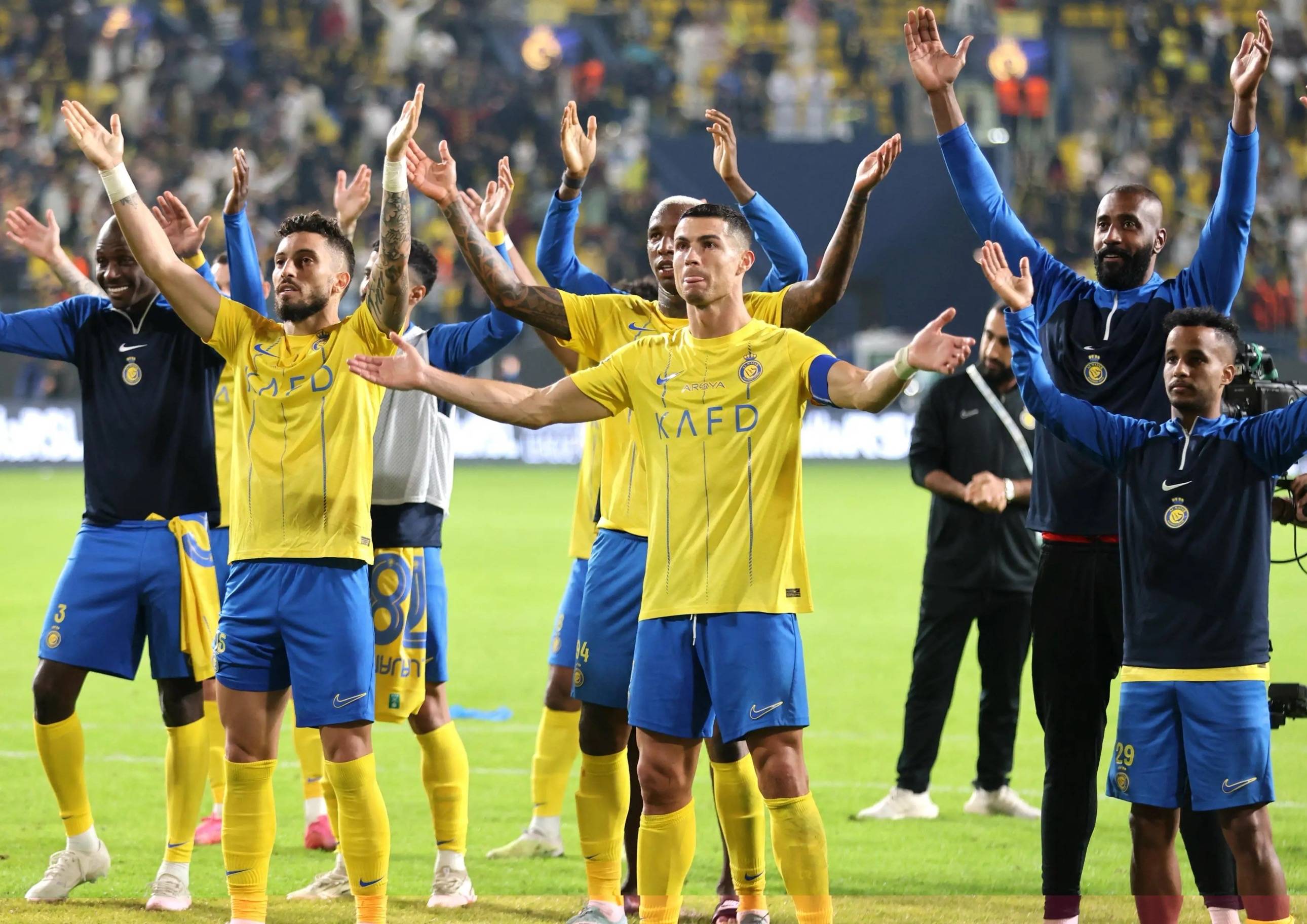 九游游戏中心-C罗遭遇十五持续失利，塞尔维亚队教练压力巨大！观众掌声雷动的简单介绍