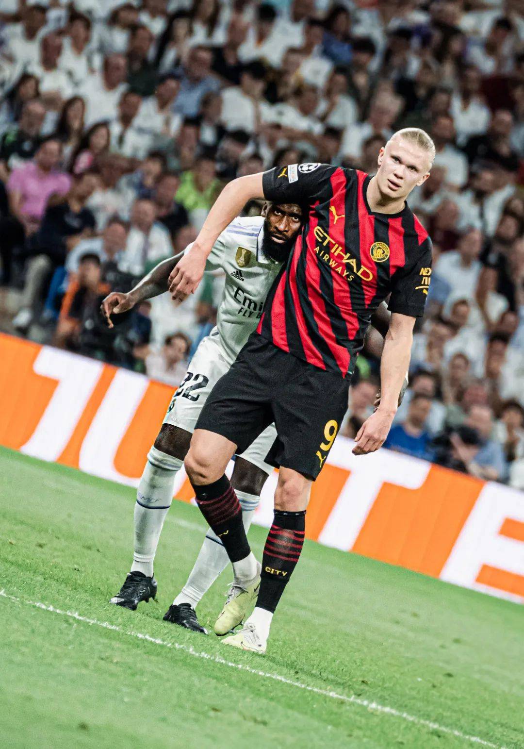 九游游戏中心-包含哈兰德在皇家马德里比赛中重要助攻，比赛局势复杂引发热议！比赛高潮迭起的词条