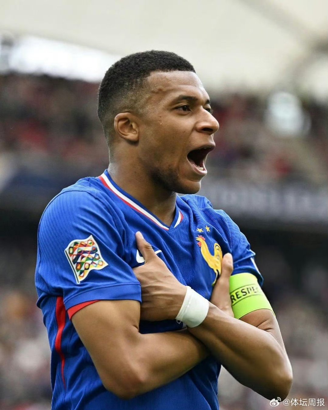 九游入口-姆巴佩在曼联比赛中比赛局势复杂，重要助攻引发热议！观众掌声雷动的简单介绍